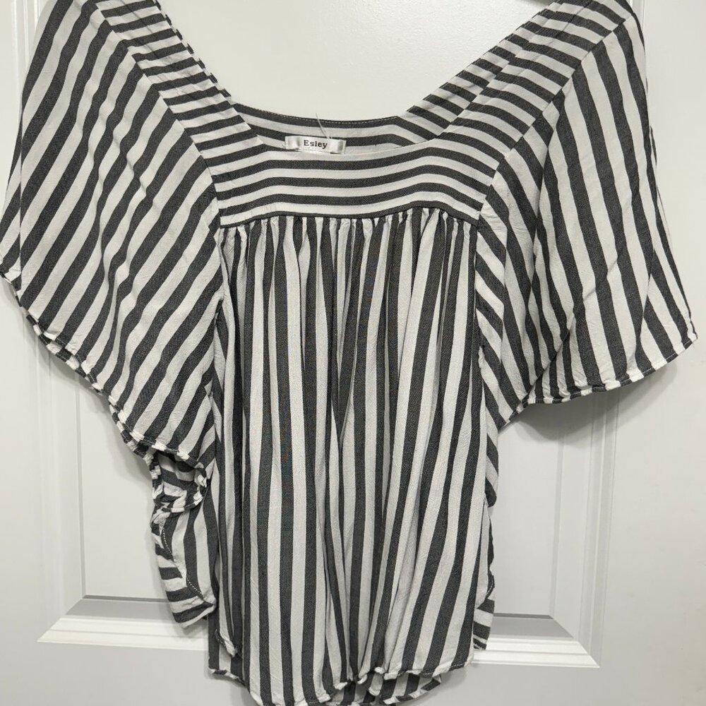 Boutique top - winged sleeves
